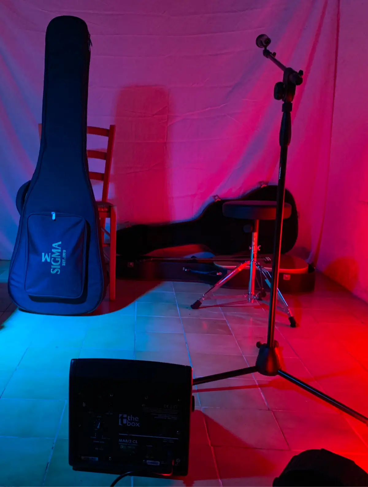 Acoustic duo del centro Italia, con pezzi propri e cover in chiave dark.